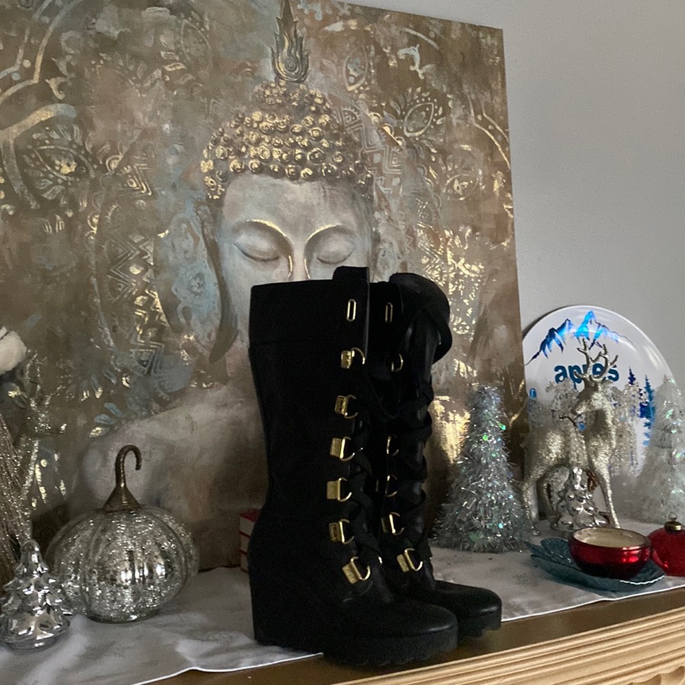 Timberland boots black/gold size 7.5  leather elegant boots. Previously used
